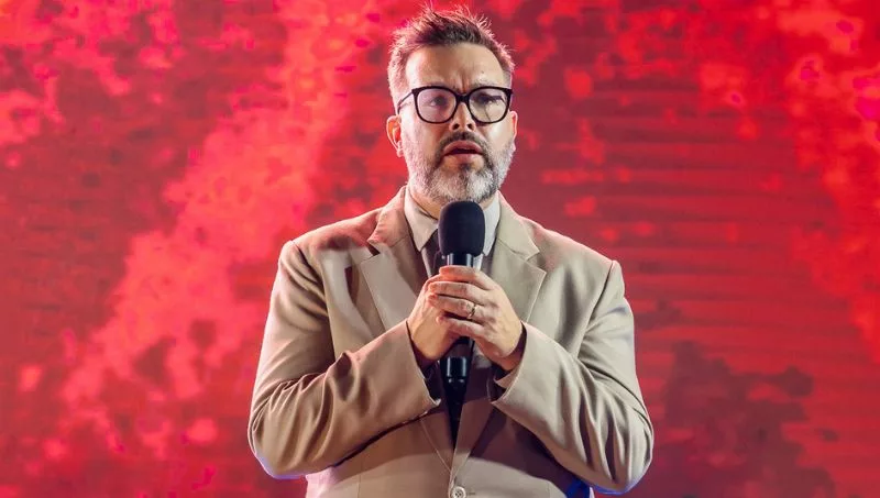 Ernesto Cáceres, gerente comercial de Chery Paraguay, durante la presentación de la nueva Himla en Asunción.