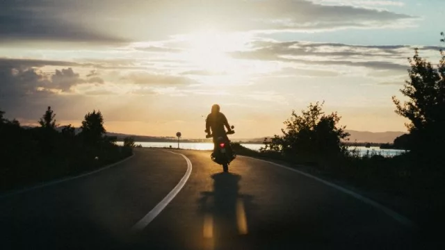 Suba de combustible aceleró un 30% la búsqueda de motos (demanda de automóviles se mantiene deprimida)