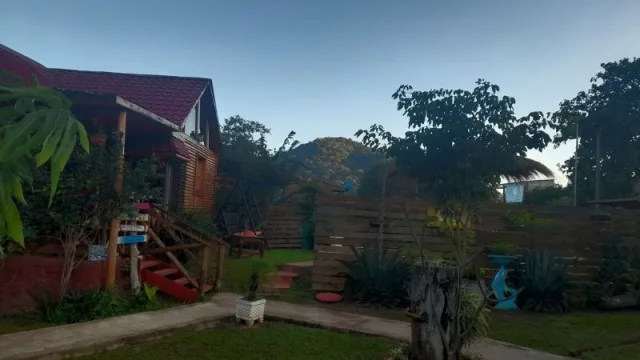 Cabaña Brisas de Paraguarí: un hospedaje acogedor con vista exclusiva al Cerro Hú