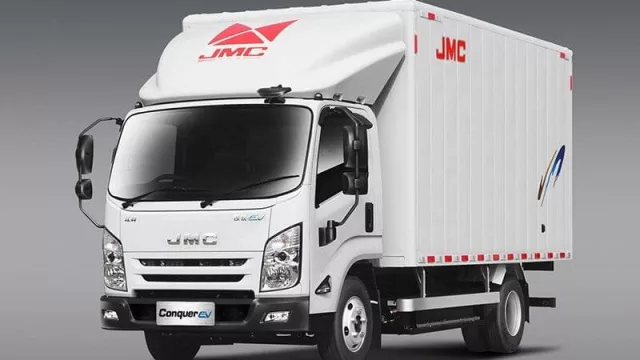 El primer camión eléctrico de JMC posee 200 km de autonomía (y cero emisión de ruido)