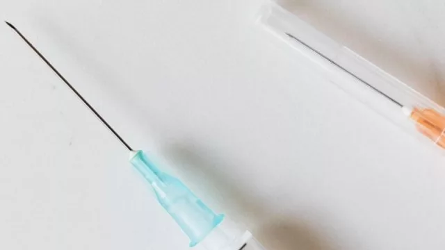 Maquiladora de jeringas apunta a fabricar 100 millones de unidades al mes (invertirá US$ 20 millones para ampliar fábrica)