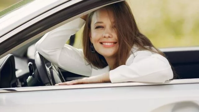 Las mujeres prefieren viajar con mujeres: 30.000 usuarias se registraron en el nuevo servicio de MUV