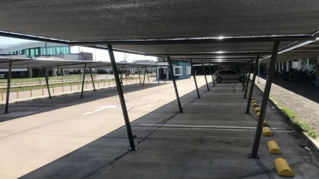 El Taravella suma valet parking (500 espacios de estacionamiento para que dejes el auto mientras viajas)