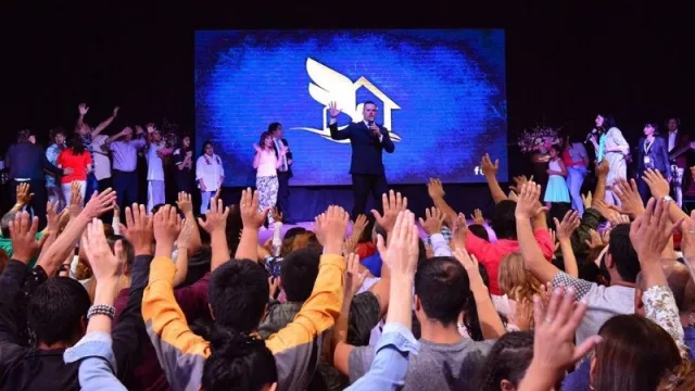 Nexos Trading sigue su apostolado tecno y exportará LEDs a las iglesias de UY)