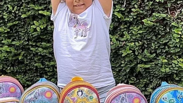 La edición limitada de mochilas de Aki fue creada por una pequeña gran artista