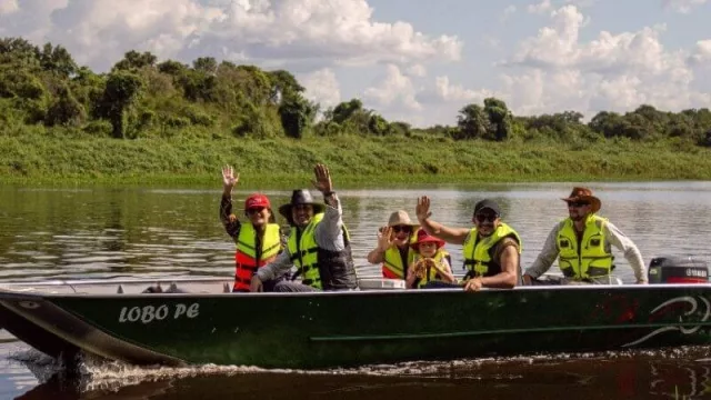 Lobo Pe propone una aventura de ecoturismo fluvial en el río Paraguay (ideal para observar la fauna y flora)