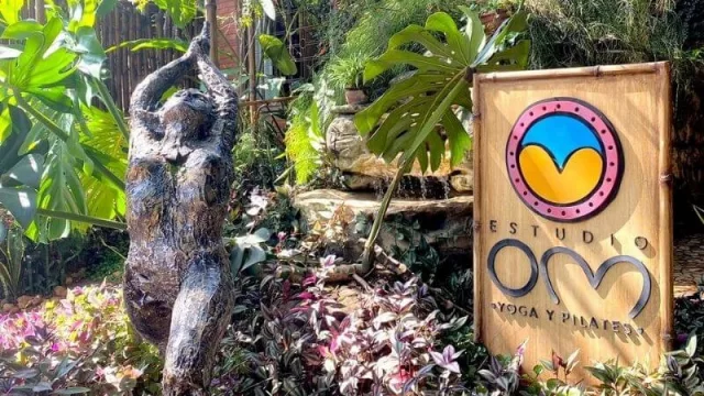 Estudio Om ofrece yoga, pilates y antigravity (disciplinas para sanar el cuerpo y la mente)