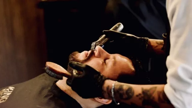 “La demanda de barbería está en su pico máximo” (y también la cantidad de jóvenes que quieren aprender el oficio)