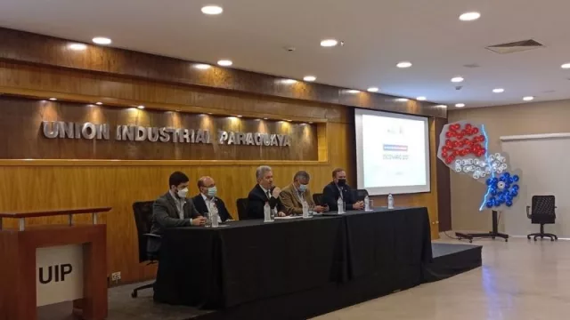 Industriales visualizan con cauto optimismo la economía del año que viene