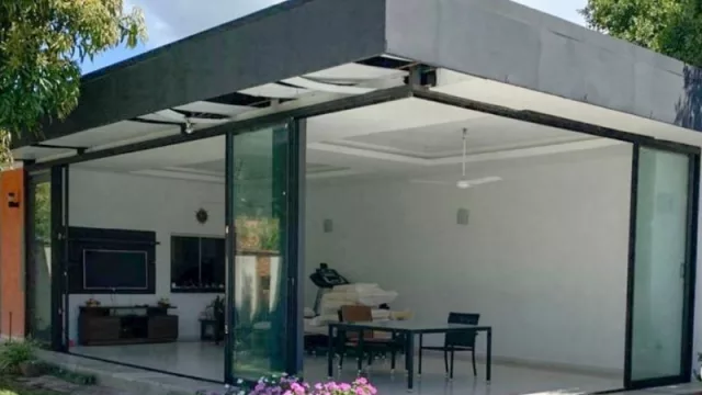 El cerramiento de quincho permite aprovecharlo mejor con el cambio de clima (más aún en verano)