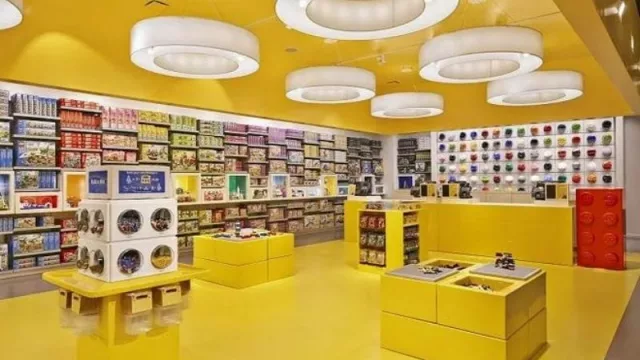 La nueva flagship store de Lego abre sus puertas en Barcelona (más de 800 m2 para sus ladrillos de colores)