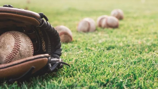 Pasatiempo de inmigrantes, el béisbol busca su espacio entre los aficionados paraguayos