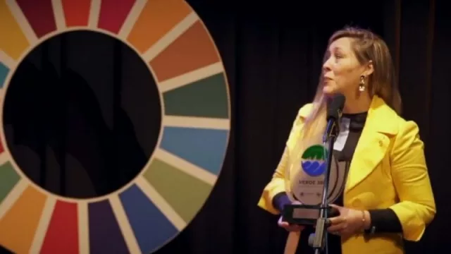 Frente al fast fashion reinventan las prendas usadas mediante el diseño (sin perder estilo)