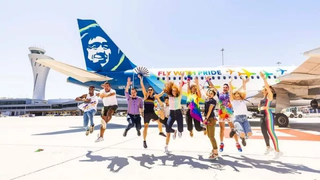 Alaska Airlines celebra el Mes del Orgullo con su A320 Fly With Pride