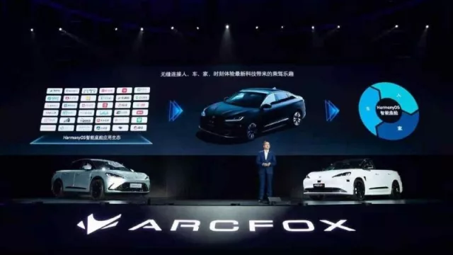 Huawei y Baic presentaron el Arcfox Alpha S: su primer vehículo con HarmonyOS y capacidad de conducción autónoma