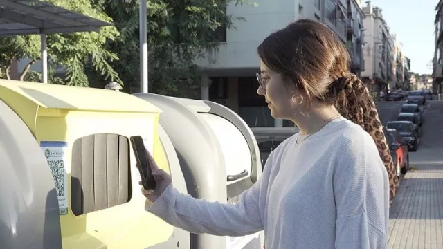 Cuando el reciclaje se gamifica: Barcelona recompensa por cuidar el medio ambiente gracias a 15 máquinas (y una app como RECICLOS)