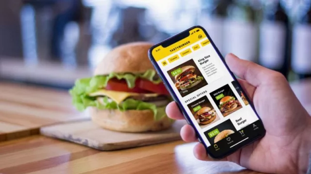 ¿Pedimos comida? Las apps que dan la vuelta al mundo (el dato: los precios de los combos Bic Mac)