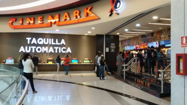 Luz, cámara, acción: los cines ya están abiertos en algunos lugares del mundo (y también los autocines)