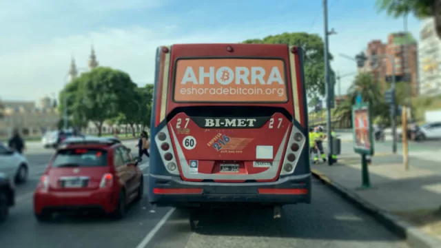 Es hora. Ahorra. Ahora (quién está detrás de la campaña publicitaria para "vender" Bitcoins en Argentina)