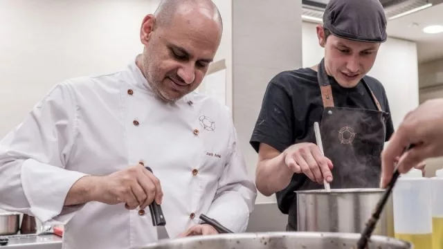 Cinc Sentits: Dos estrellas (la historia detrás del éxito de Jordi Artal y la filosofía Kaizen en su cocina)
