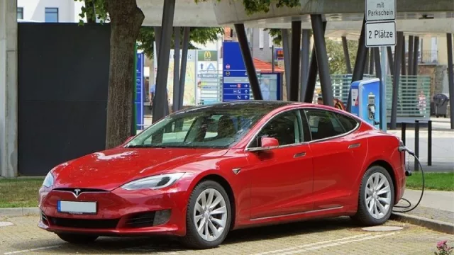 Más del 50% de los vehículos vendidos en Noruega en 2020 fueron 100% eléctricos