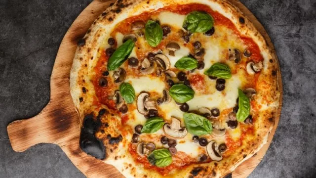 Ragusa: pizzas artesanales estilo italiano (del horno a leña a tu casa)