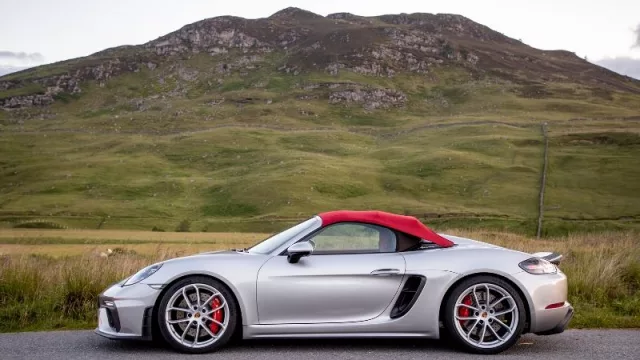 Porsche Paraguay presentó dos nuevos deportivos para los amantes de las pistas