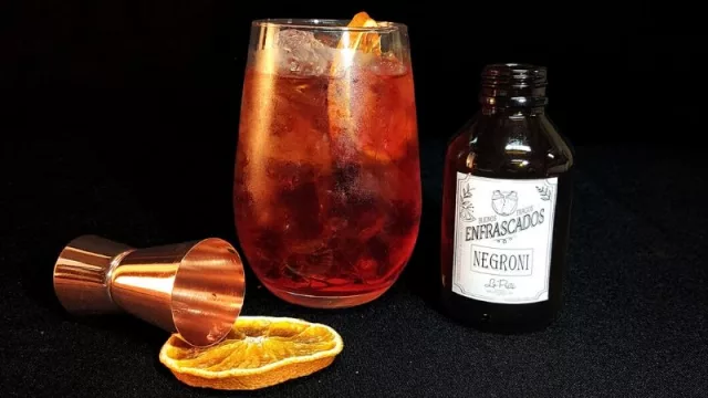 Lo Prete Bartenders presenta Enfrascados, un buen trago preparado por un profesional