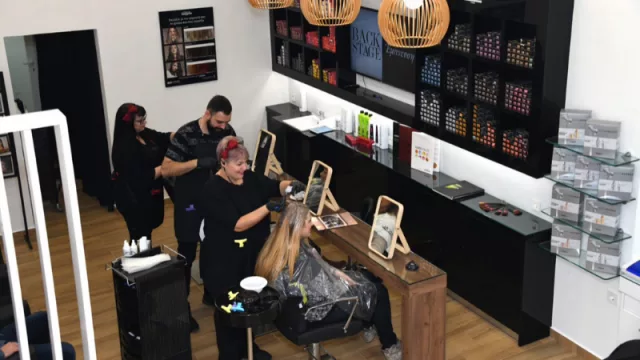 Los peluqueros de Córdoba (y otras 10 provincias) piden volver a trabajar desde el martes