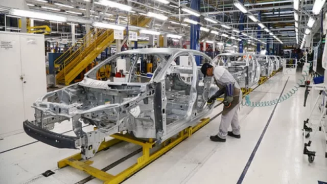 Por ahora, las tres automotrices de Córdoba siguen produciendo