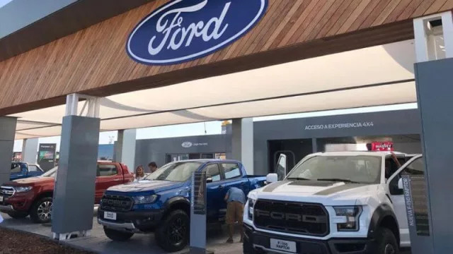 Duelo de automotrices en Expoagro (las marcas pusieron todos sus modelos en cancha)