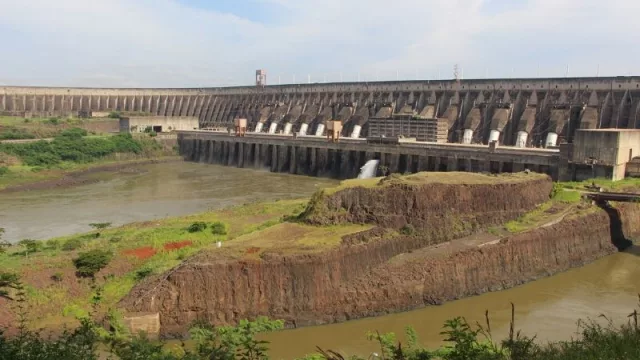 Brasil debe modificar su legislación interna y el tratado si quiere que Itaipú comercialice sin intermediarios, para exgerente de la Ande
