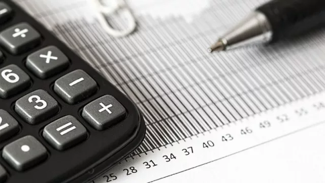 ¿Se debe seguir emitiendo bonos para fomentar la inversión pública? Los pros y los contras de este instrumento