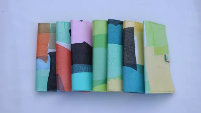 Billeteras a base de plástico, una producción nacional que ayuda al ambiente