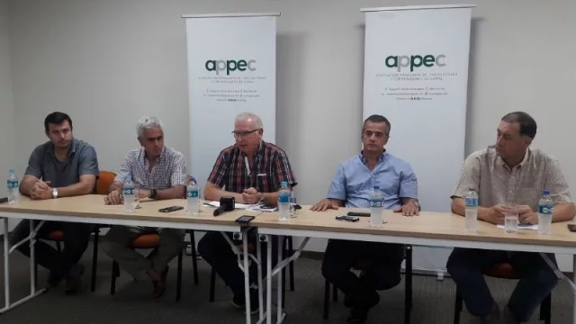 Productores reclaman a la industria y al Gobierno una mejora en los precios del ganado