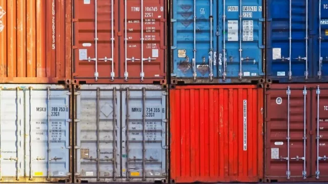 Importadores y exportadores expectantes de la navegabilidad de los ríos