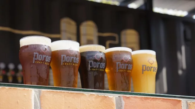 La vida es muy corta para beber cervezas malas, probá Poros Craft Beer
