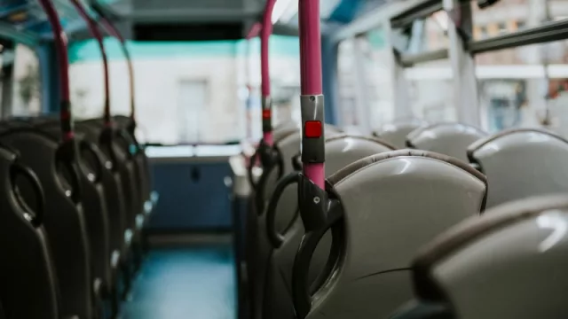 Empresarios emplazan al Gobierno para que quite de circulación a buses irregulares