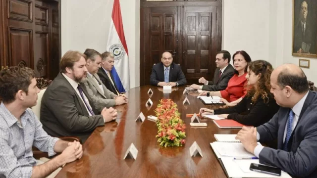 Bajo nivel del río Paraná deja a la deriva millones de dólares