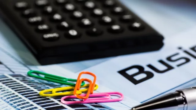 La economía se resiente y los índices continúan ajustándose