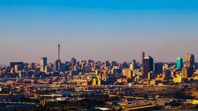 Johannesburgo, el corazón financiero de Sudáfrica invita a conocer su cultura y riqueza natural