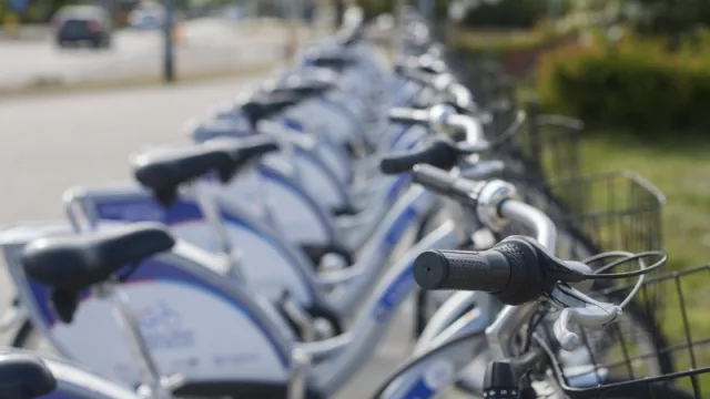 La meta: construir 600 kilómetros de bicisenda para el 2023 (con US$ 7,7 millones de inversión)