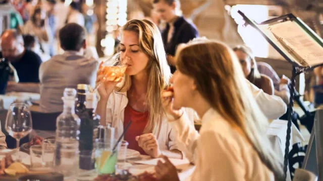 Queremos saber tu opinión sobre la oferta gastronómica y de entretenimiento en Asunción (de paso ganate una botella de vino)