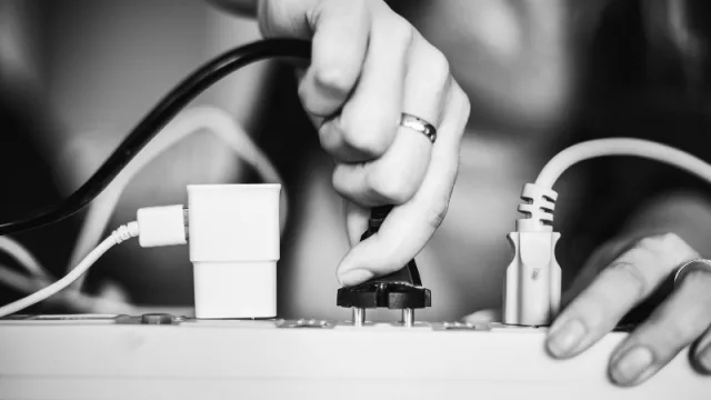 Los precios están por las nubes con la sobrefacturación de la Ande