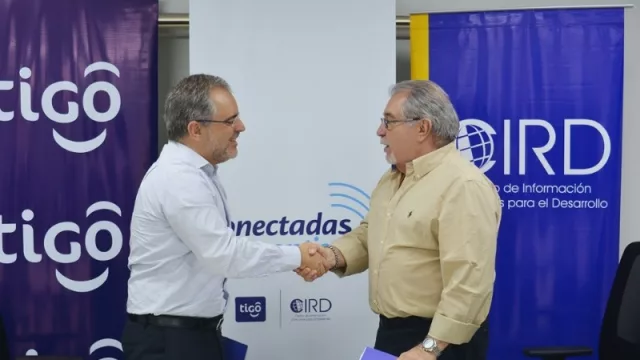 Mujeres de escasos recursos son capacitadas con ayuda de Tigo y el Cird