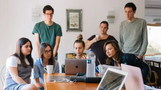 Más que el promedio regional: Millennials paraguayos estudian y trabajan a la vez