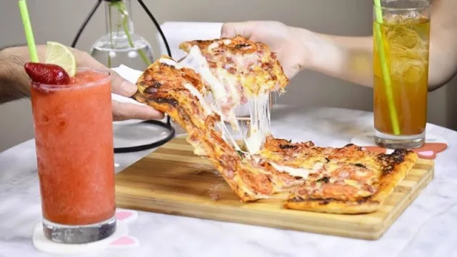 ¡Los viernes son de pizzas y amigos! 