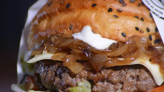 ¿Antojo de una deliciosa hamburguesa? La Burguesa es el lugar ideal