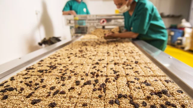 Visitamos Broterra, la fábrica de superalimentos que vende más de 100 toneladas de semillas al mes