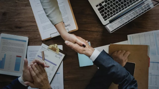 Agencia publicitaria nacional realiza cooperación con empresa extranjera